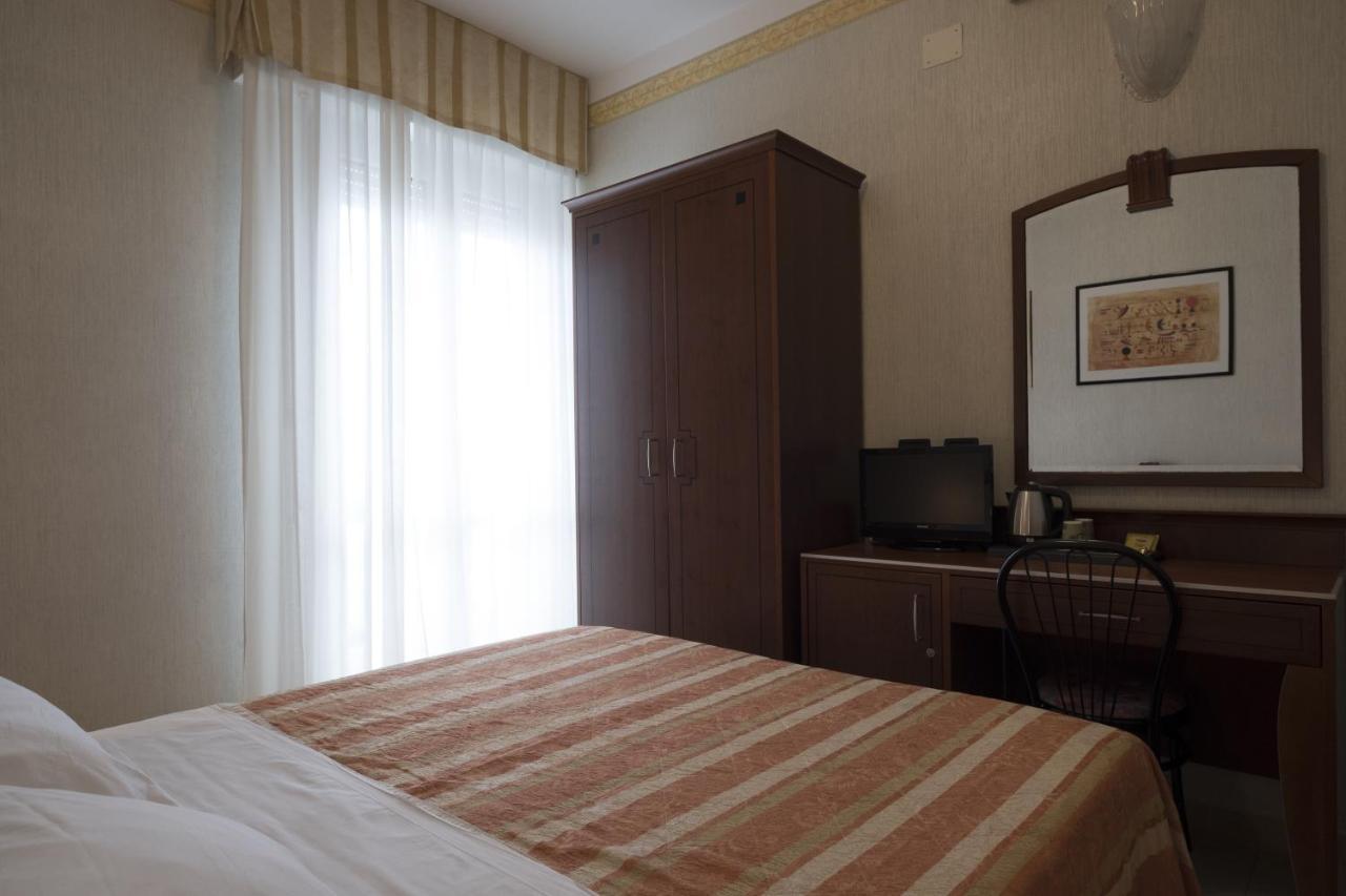 Hotel Rex Rimini Extérieur photo