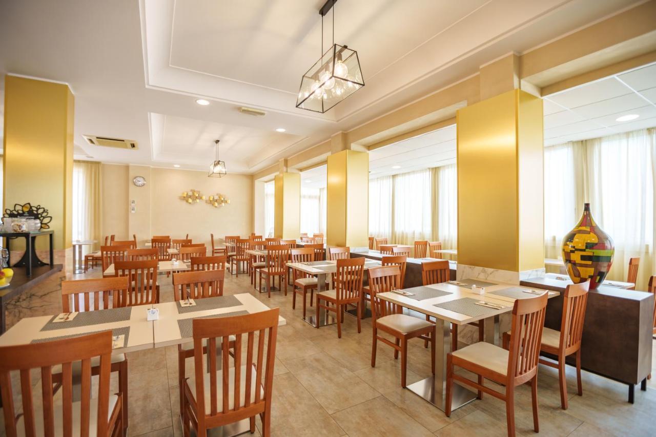 Hotel Rex Rimini Extérieur photo