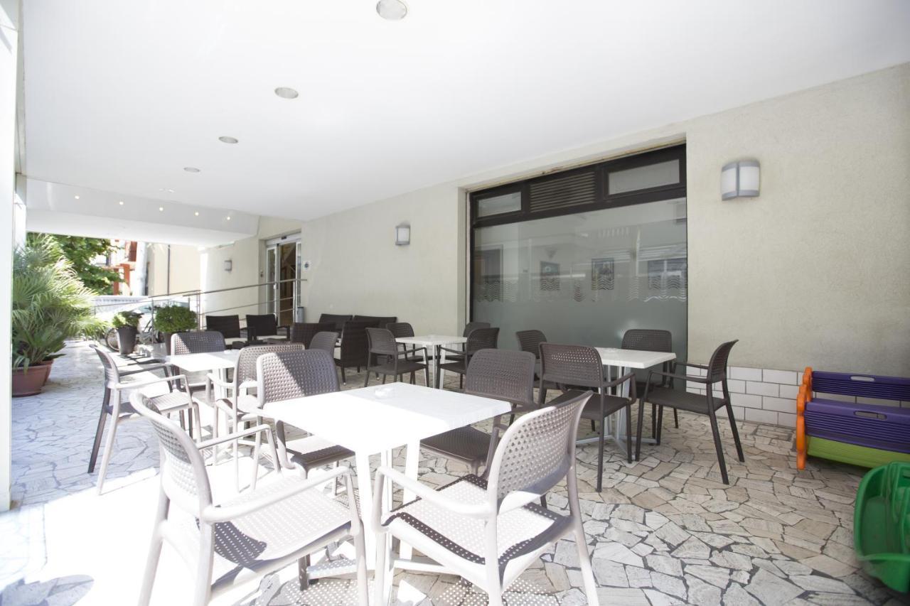 Hotel Rex Rimini Extérieur photo